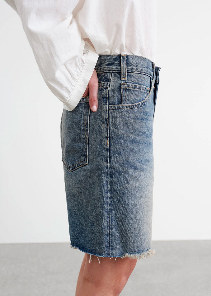 NILI LOTAN Mollie distressed denim shorts 【関税なし】 Nili Lotan Mollie Distressed Denim Shorts In Classic Wash