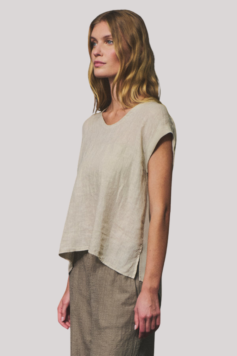 Transit - Wide Shoulder Rounded V-Neck Top - ROPE