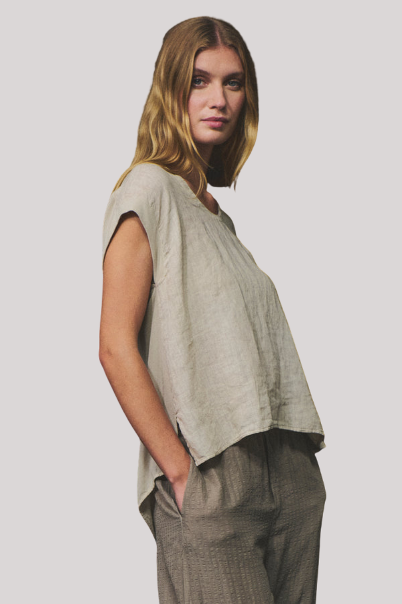 Transit - Wide Shoulder Rounded V-Neck Top - ROPE