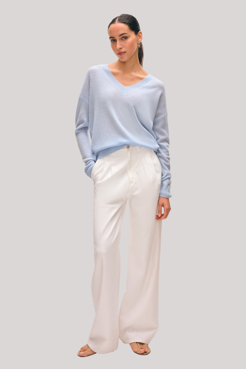 White + Warren - Cashmere Featherweight V neck - PALEMIST