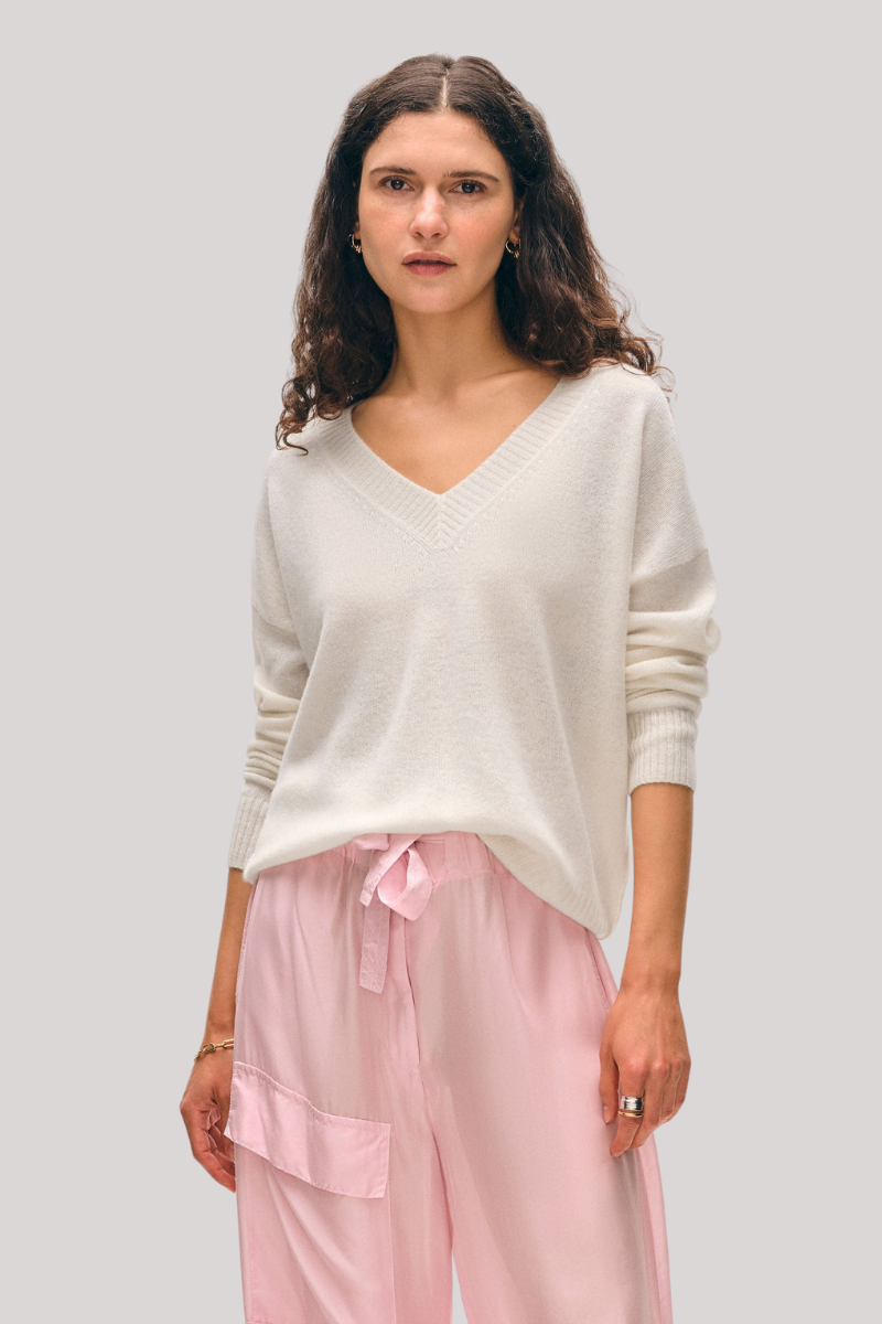 White + Warren - Cashmere Featherweight V neck - SOFTWHT