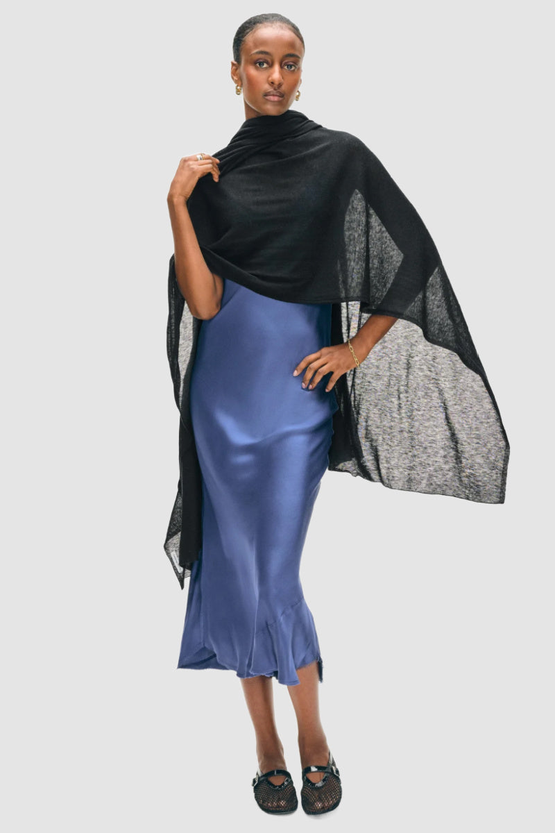 White + Warren - Superfine Cashmere Blend Travel Wrap - BLACK
